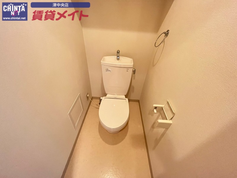 トイレ　同型参考写真