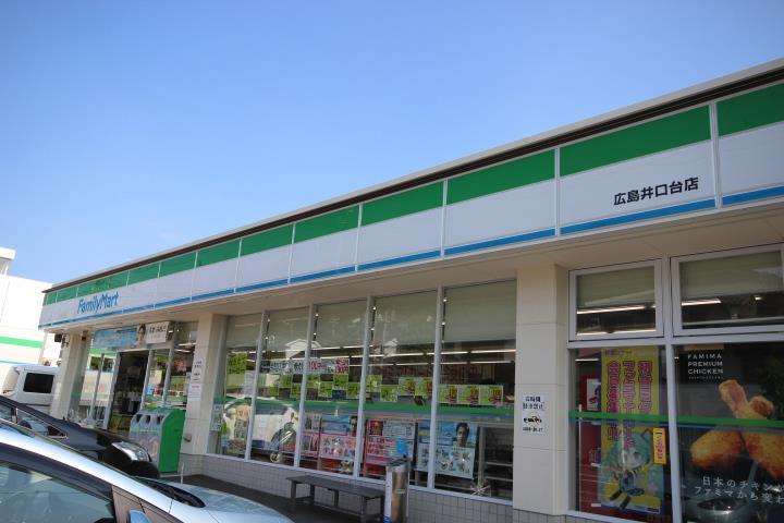 コンビニ　ファミリーマート（コンビニ）まで1048m