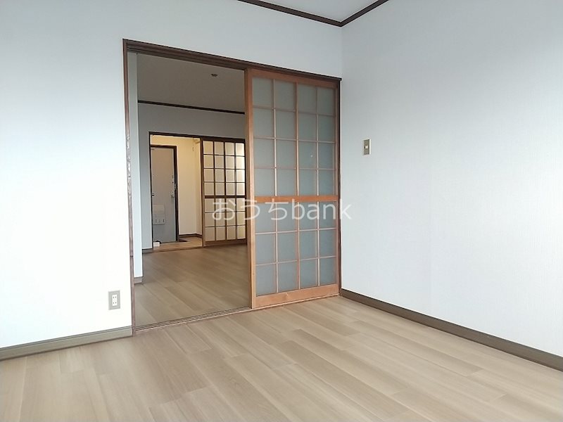 居室・リビング　ダイニングテーブルを置いても良いですね。