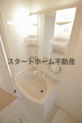 洗面設備　脱衣スペースもあります