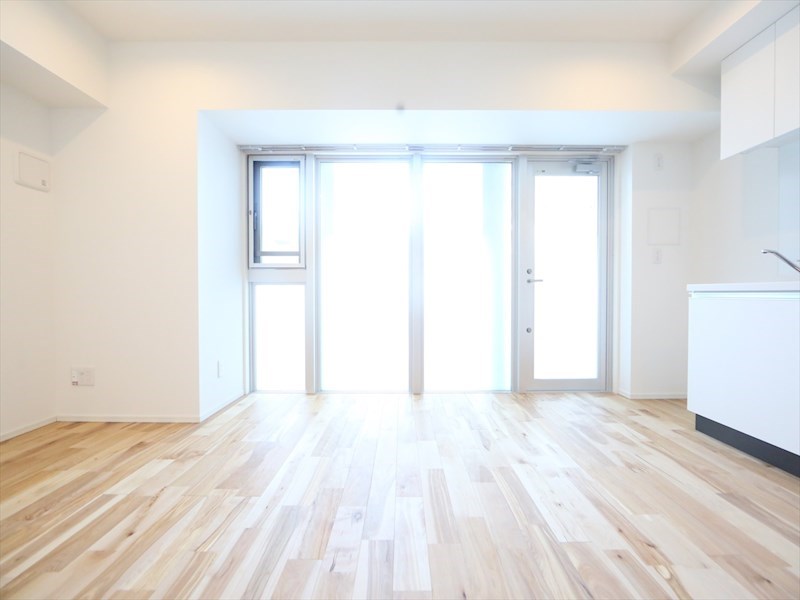 バルコニー　洋室9.8帖　エアコン完備　バルコニー