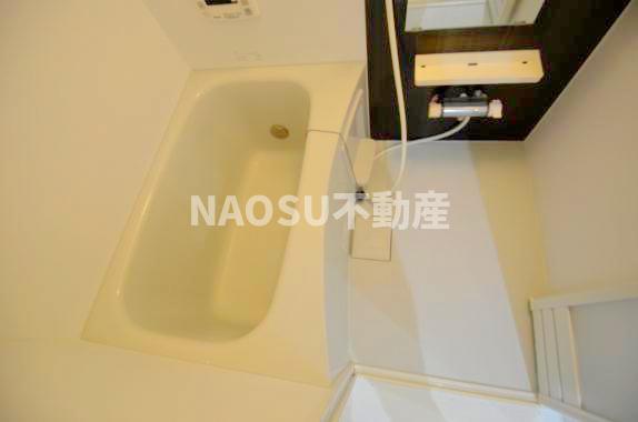 バス・シャワールーム　コンパクトで使いやすいお風呂です