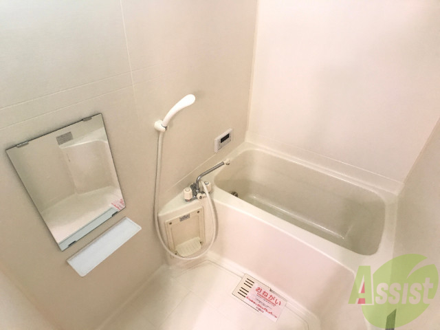 バス・シャワールーム　浴室はゆったりと浸かれるサイズ感になっていますね。