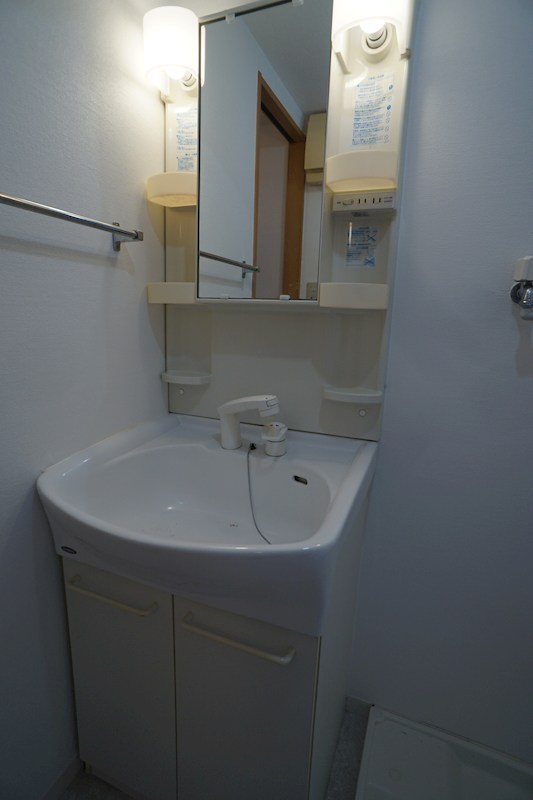 洗面設備　※写真は別部屋のものです。