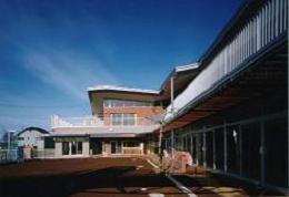 幼稚園・保育園　市立里保育所（幼稚園・保育園）まで570m