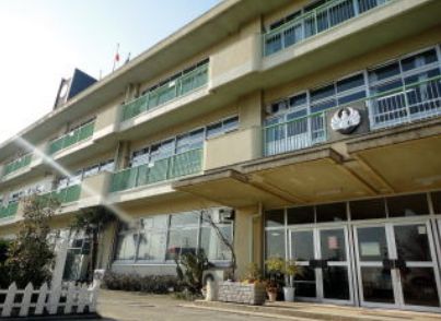 小学校　鳩ヶ谷小学校（小学校）まで671m