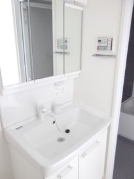 洗面設備　【参考】同建物内の別のお部屋の画像です