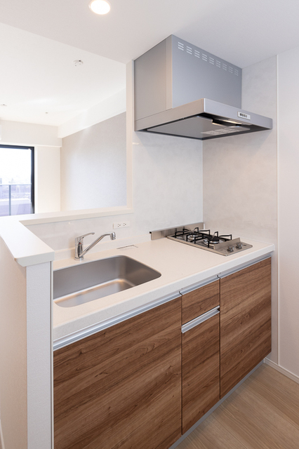 キッチン　※写真は同タイプ住戸（反転タイプ）です。