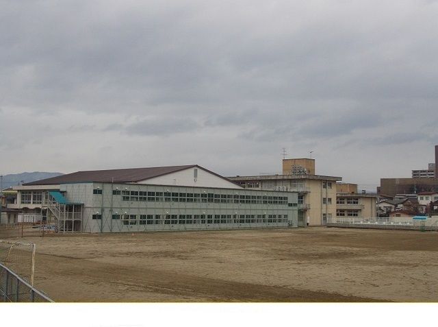 中学校　福島市立岳陽中学校（中学校）まで600m