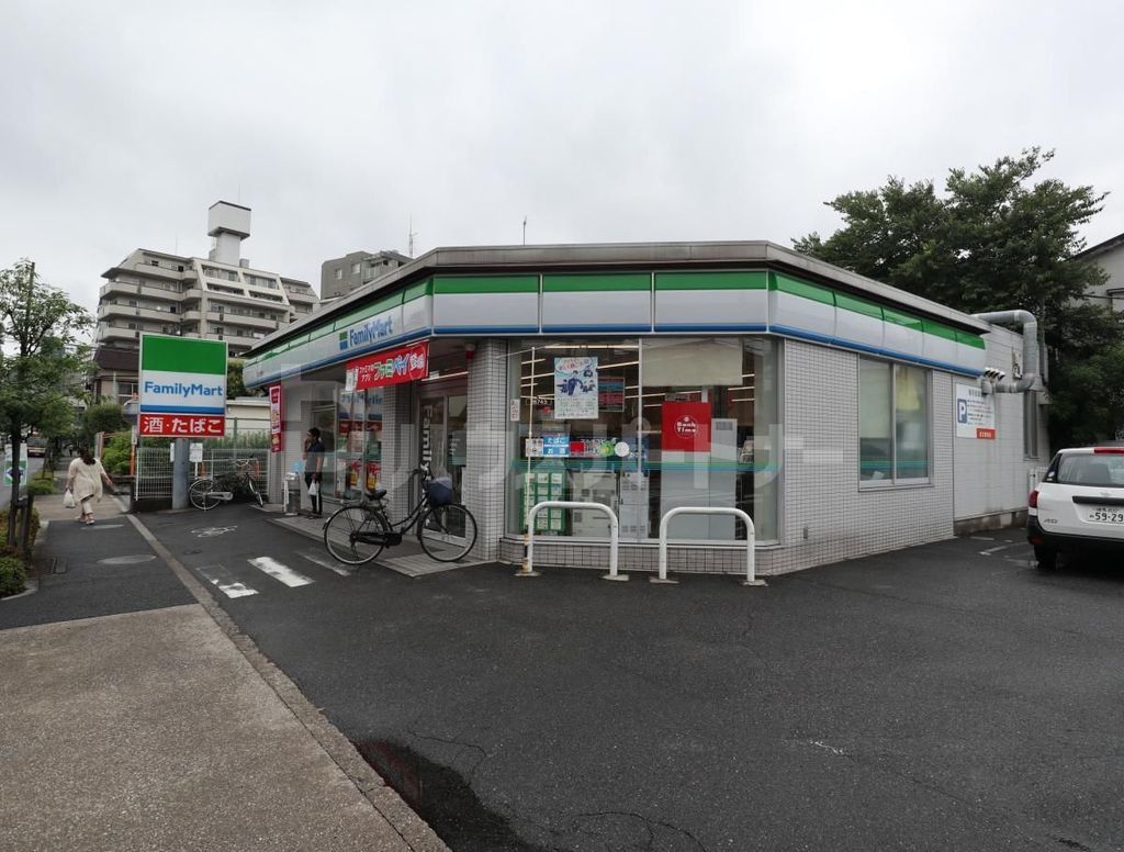 コンビニ　ファミリーマート足立東和店（コンビニ）まで190m