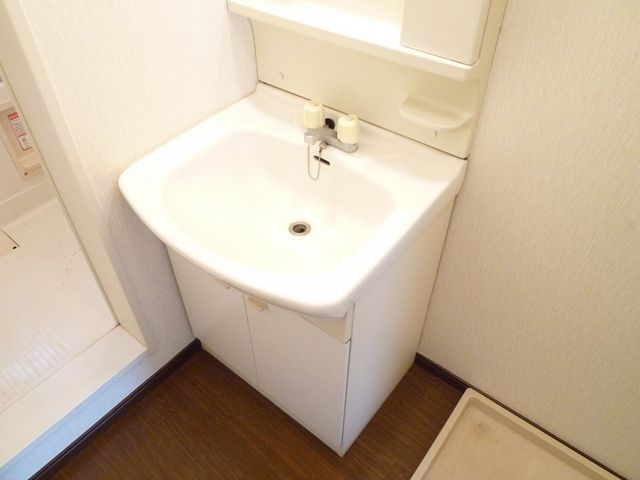 洗面設備　便利な洗面台です