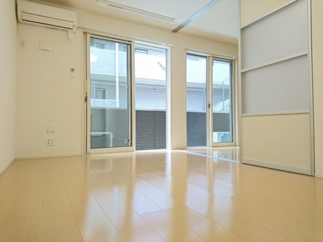 居室・リビング　LDK・浴室