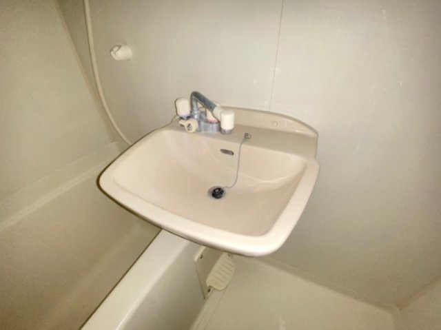 洗面設備　ゆったりとスペースのある洗面所