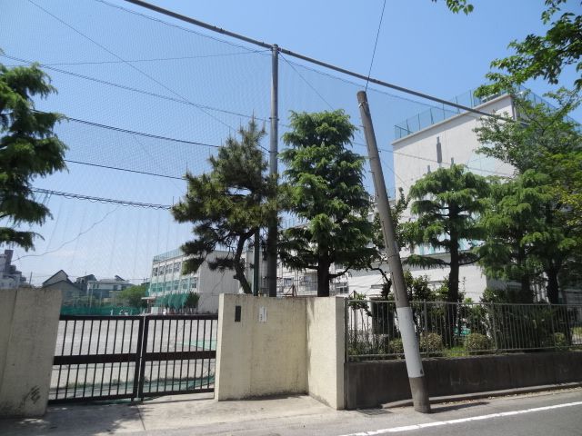 中学校　足立区立蒲原中学校（中学校）まで706m