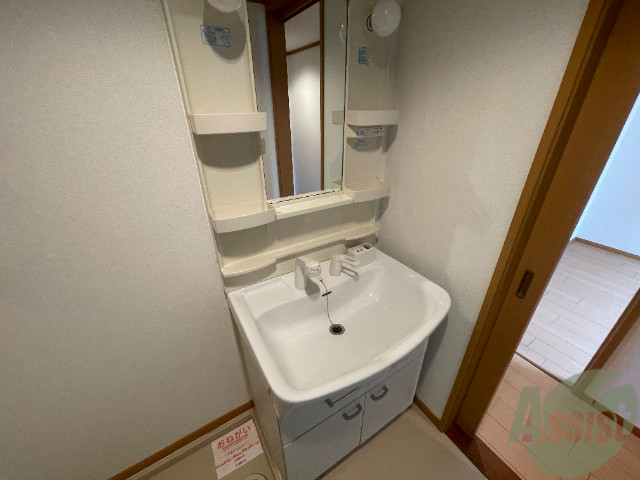 洗面設備　洗面台です、朝の支度はここでばっちりですね！