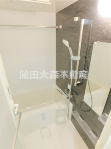 バス・シャワールーム　浴室乾燥機付きのバスルーム　お風呂