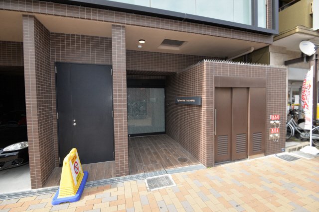 エントランス　建物の内部です