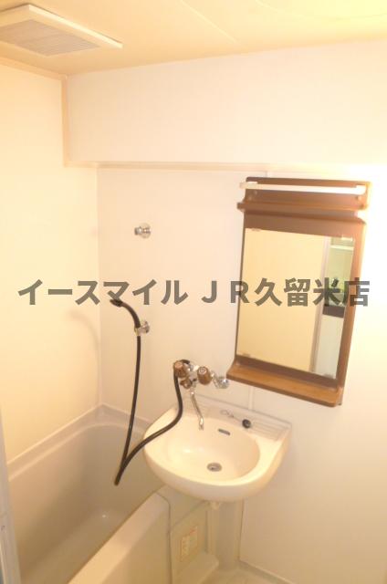 バス・シャワールーム　コンパクトで使いやすいお風呂です