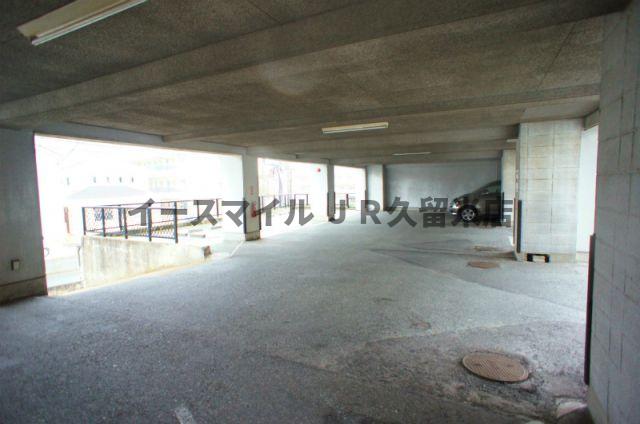 駐車場　駐車場に車を止められます