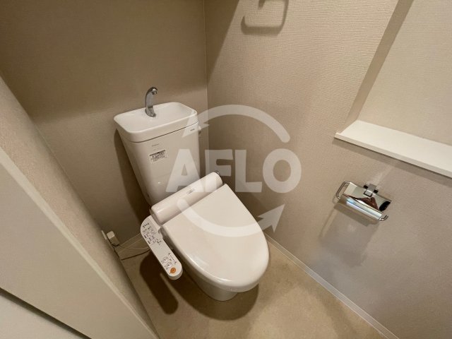 トイレ　パークアクシス心斎橋　温水洗浄便座