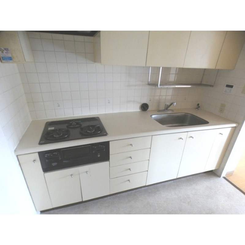 キッチン　便利な３口コンロ付きキッチン