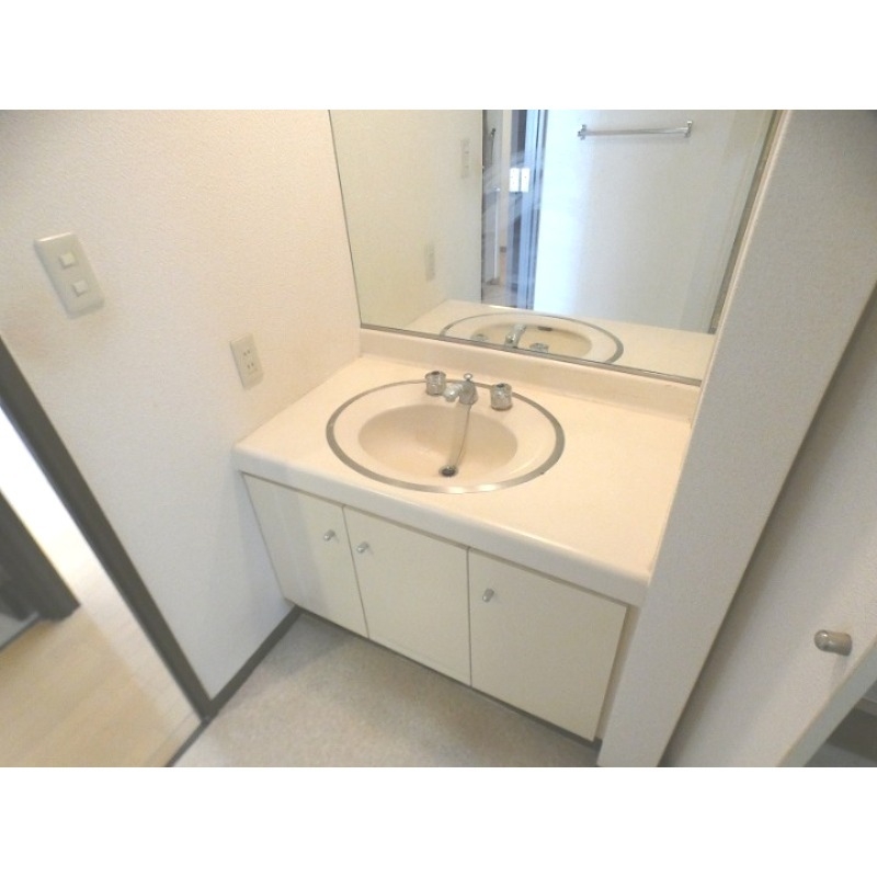 洗面設備　大きな洗面台