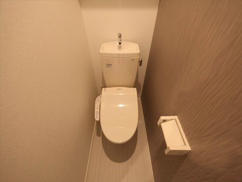 トイレ　温水洗浄暖房便座付トイレ