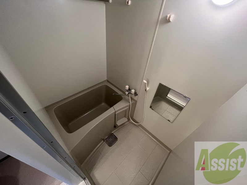 バス・シャワールーム　ユニットバスです。疲れを癒すのに欠かせませんね！