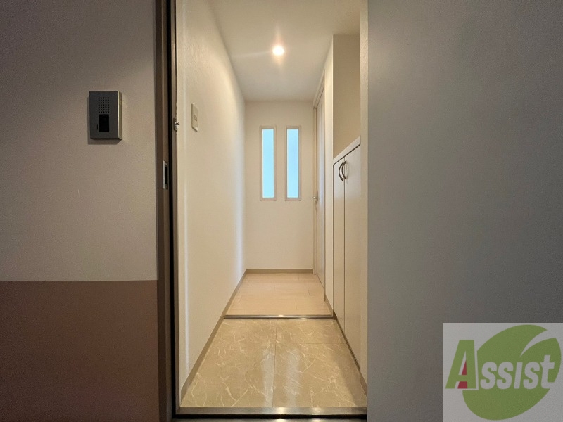 玄関　玄関の様子です。明るい印象ですね。気分もあがりそう。