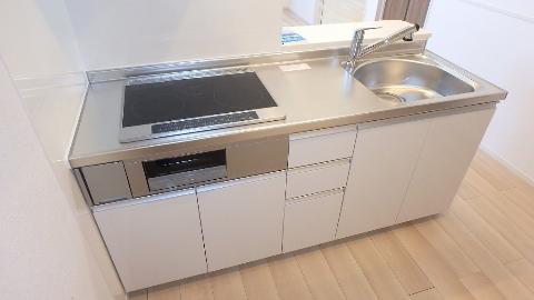 キッチン　３口ＩＨコンロ♪