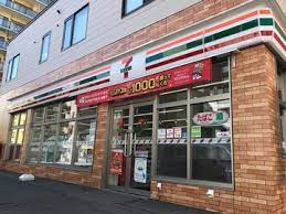 コンビニ　セブンイレブン札幌南5条東店（コンビニ）まで54m