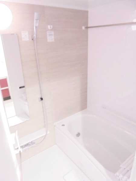 バス・シャワールーム　雨の日でも安心の浴室乾燥機付きです♪