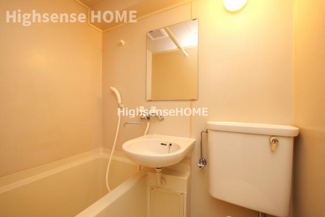 洗面設備　明るい洗面所です