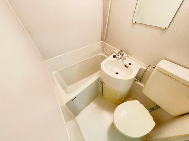 バス・シャワールーム　お掃除のしやすい３点ユニットバス