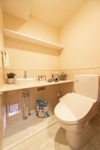 トイレ　※写真は同タイプ住戸です。