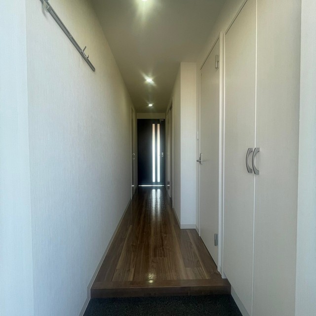 玄関　別部屋写真（７０１）。現況優先。