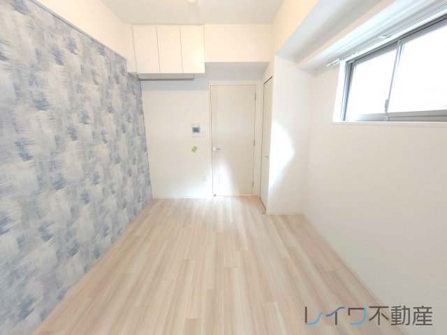 その他部屋・スペース　開放的な寝室です