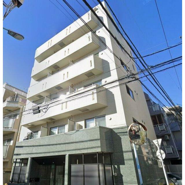 建物外観　鉄筋コンクリート造のがっちりとした建物。