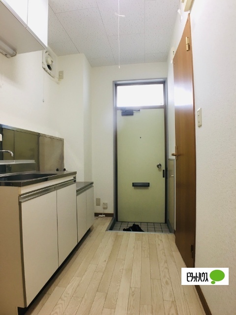 玄関　他のお部屋のお写真です