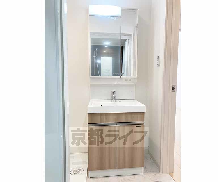 洗面設備　大きな洗面台