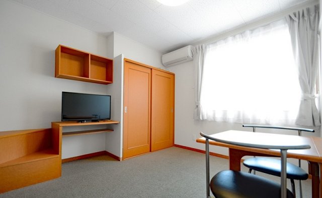 居室・リビング　備品や設備仕様は号室等により異なります現地をご確認下さい。