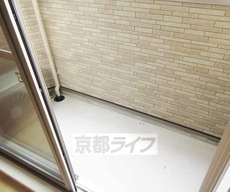 バルコニー　洗濯物も十分ほせますね。