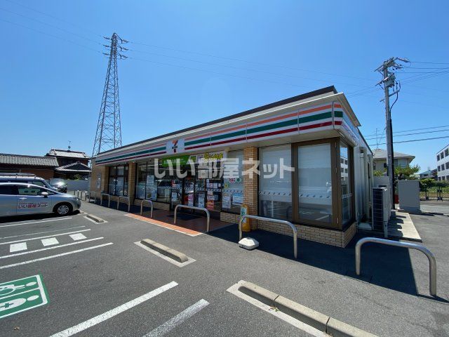 コンビニ　セブンイレブン 鈴鹿桜島5丁目店（コンビニ）まで334m