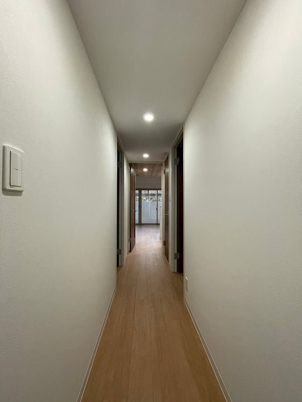 玄関　※別号室の参考写真になります。