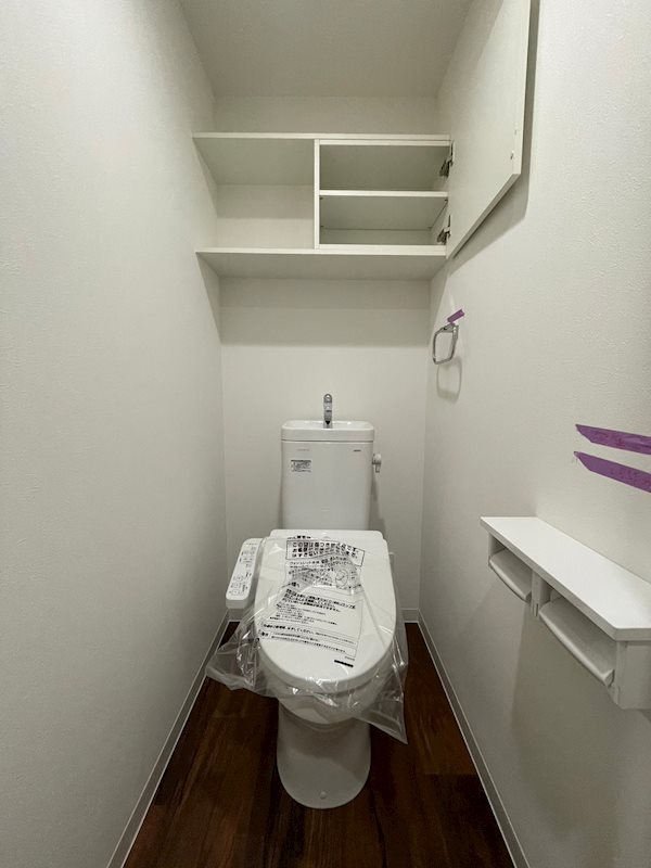 トイレ　※別号室の参考写真になります。