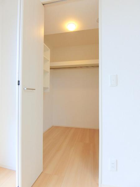 収納　★ゆったりしたウォークインクローゼット★