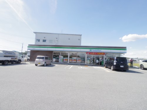 コンビニ　ファミリーマート 広陵町平尾店（コンビニ）まで174m
