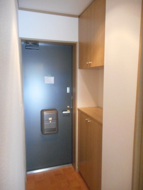 玄関　上下収納可能な玄関シューズボックス