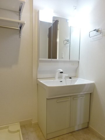 洗面設備　コンパクトで使いやすい洗面所