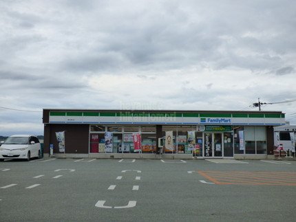 コンビニ　ファミリーマート　植木滴水店（コンビニ）まで818m